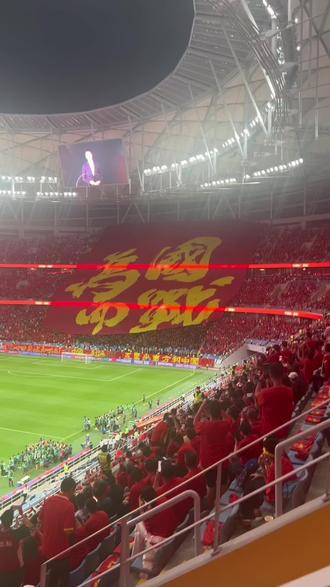 亚洲足球比赛现场出现球迷鼓励画面 亚洲足球比赛现场出现球迷鼓励画面