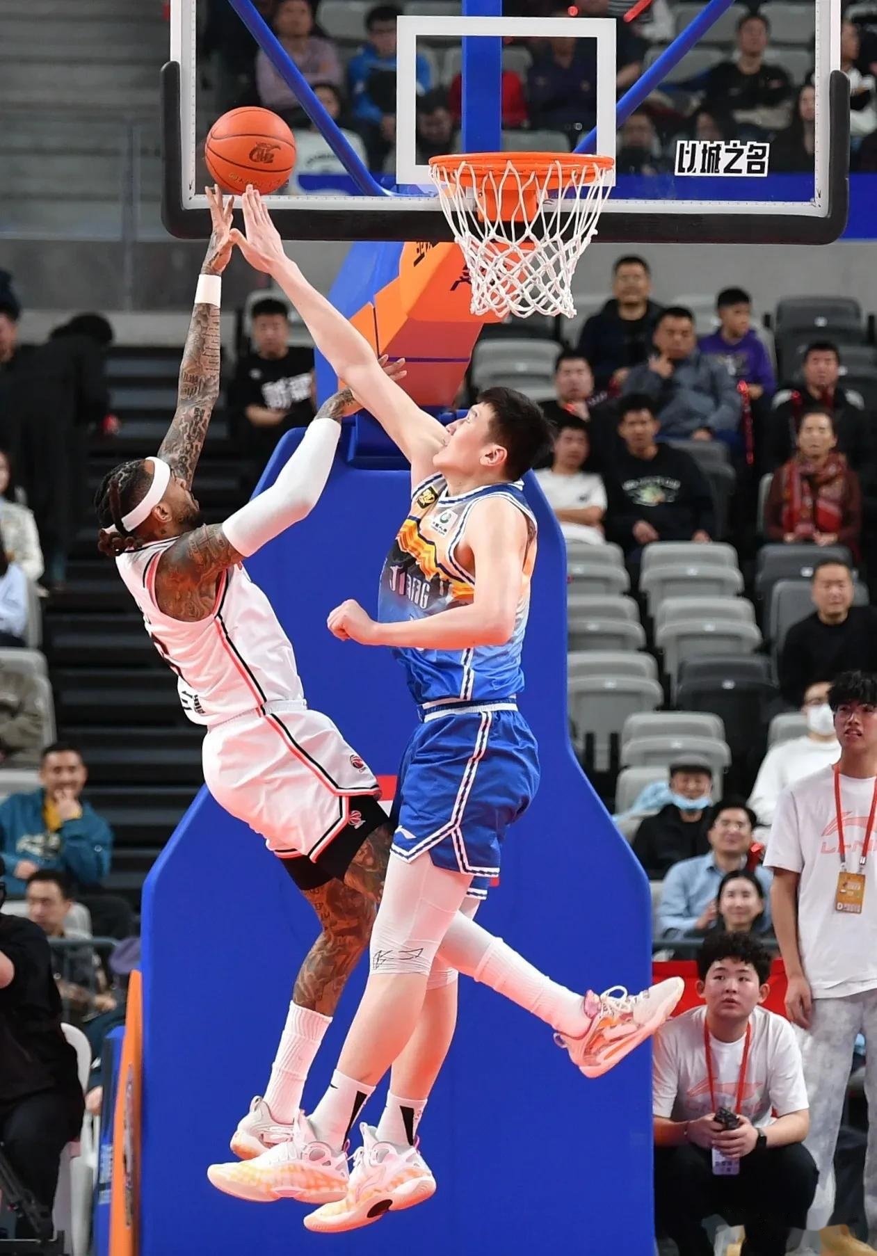 新疆队的击败湖北,实现了胜利的壮举 新疆队的击败湖北,实现了胜利的壮举