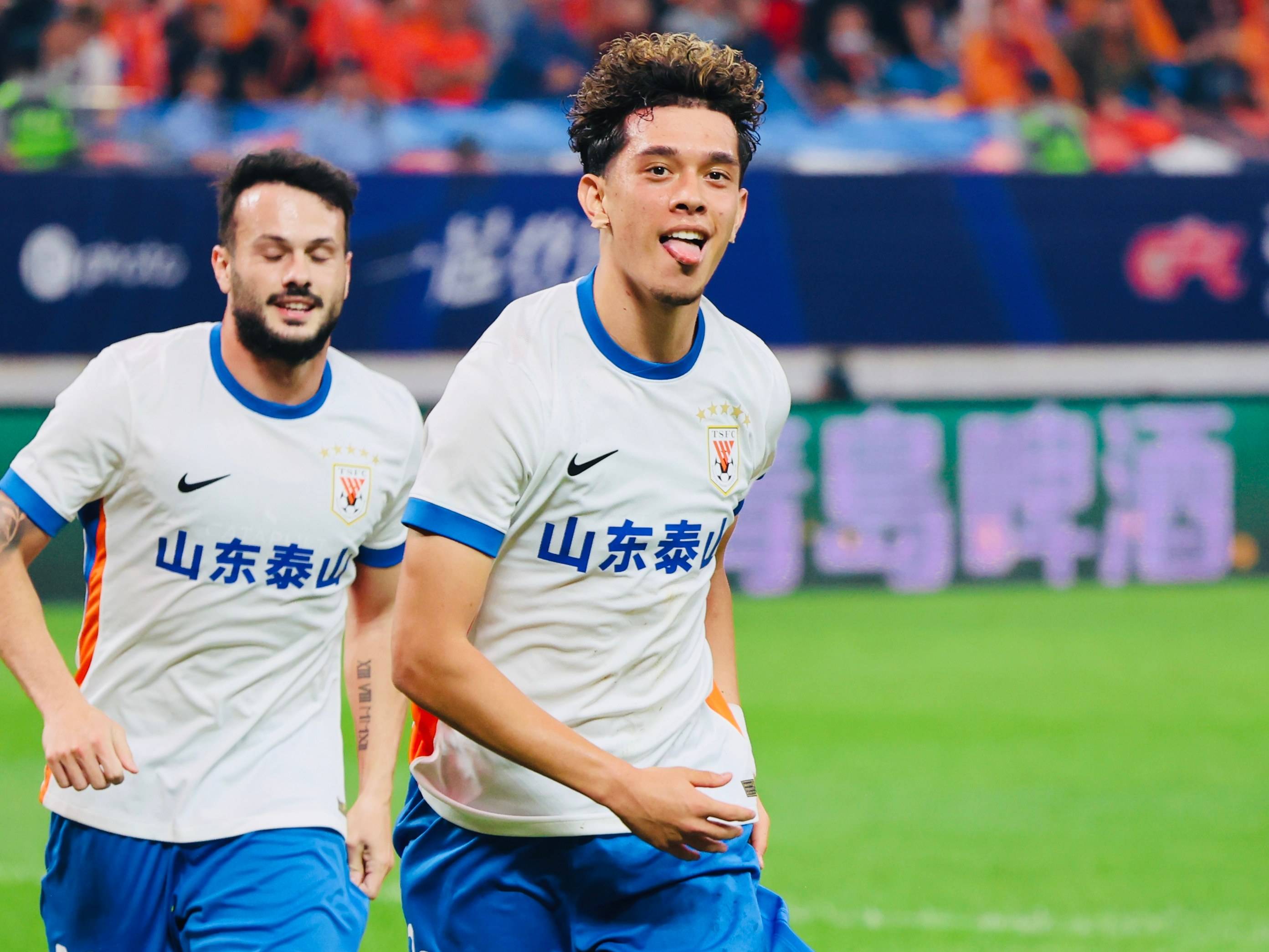 青岛海牛队遭遇失利，反击口号高喊