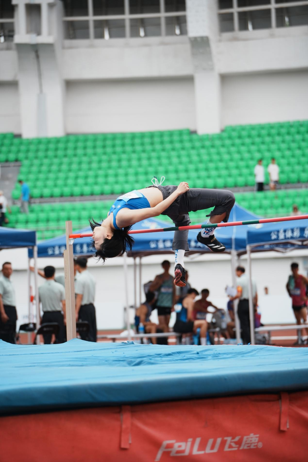 关于田径项目新秀崭露头角，领先全场的信息