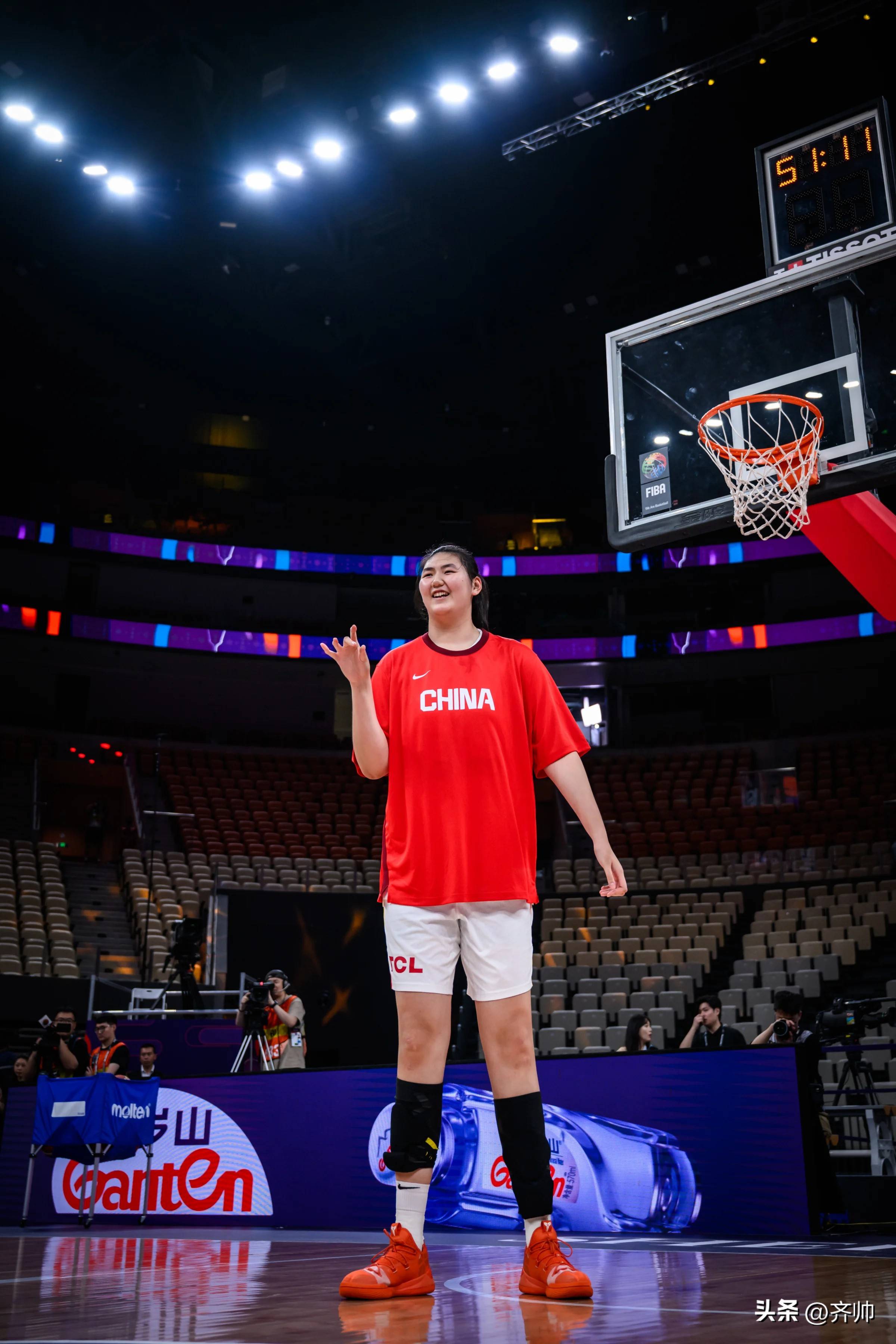 澳大利亚女篮夺冠，引发球迷狂欢