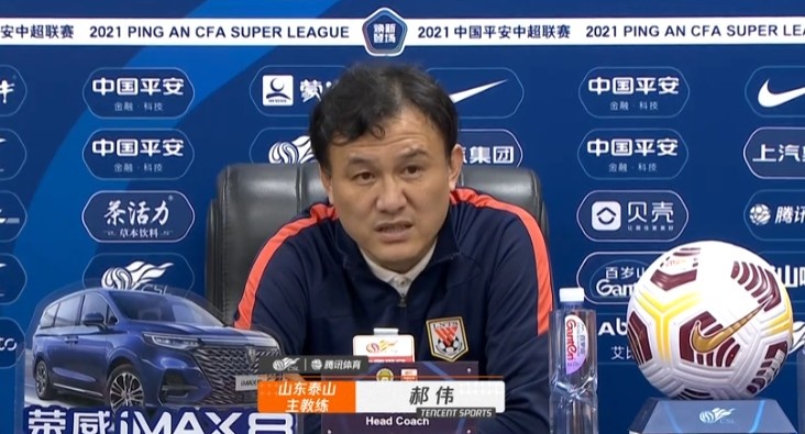 前锋破门得分,为球队赢来三分胜利 前锋破门得分,为球队赢来三分胜利