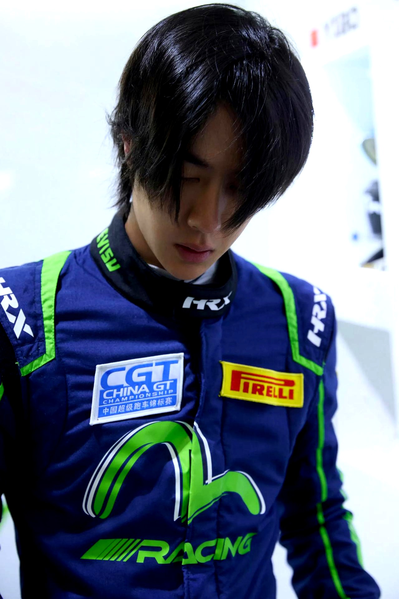 赛车明星选手受伤退赛,引发热议 赛车明星选手受伤退赛,引发热议