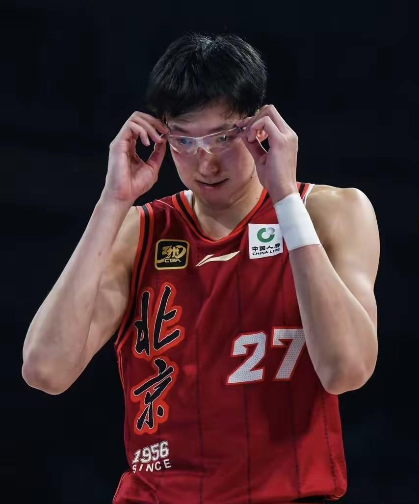 吉林队翻盘广州队，王哲林状态火热