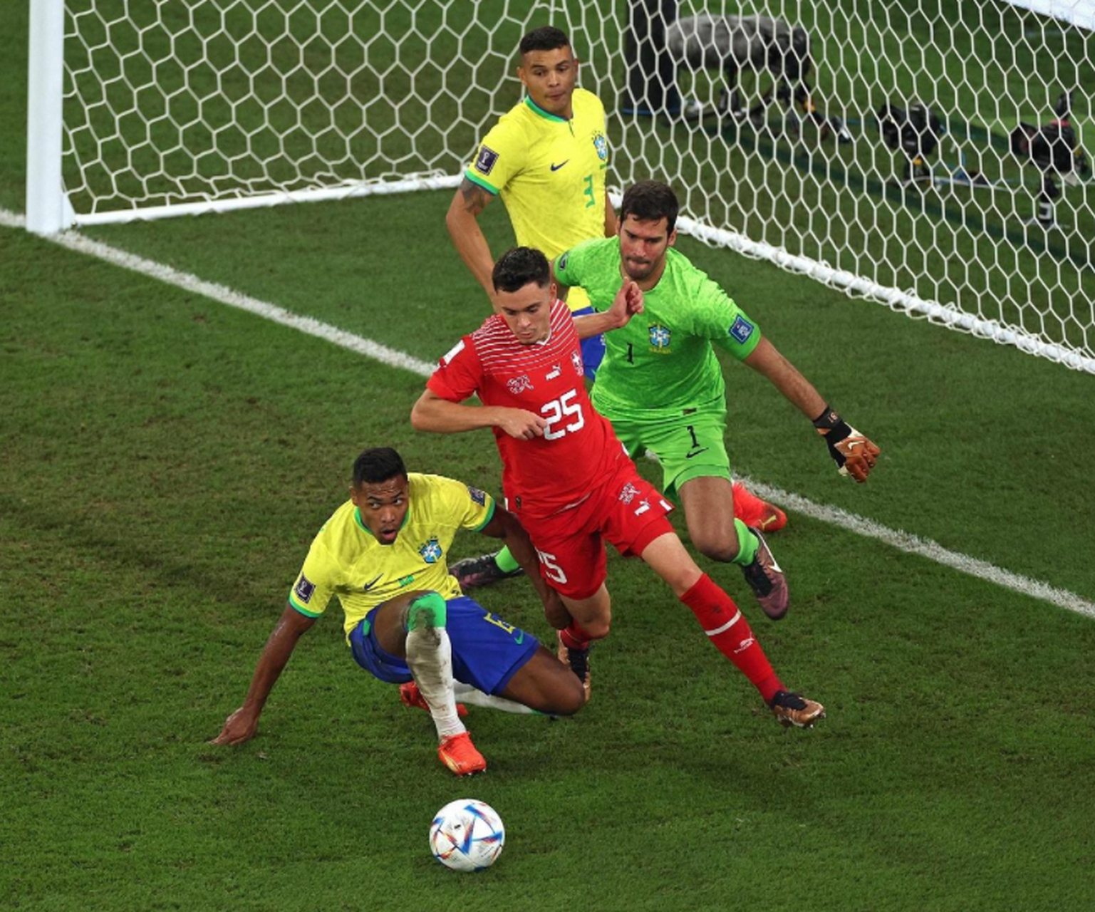 巴西球员在比赛中打入制胜球 巴西球员在比赛中打入制胜球