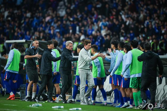 上海绿地申花争分夺气，向前冲刺