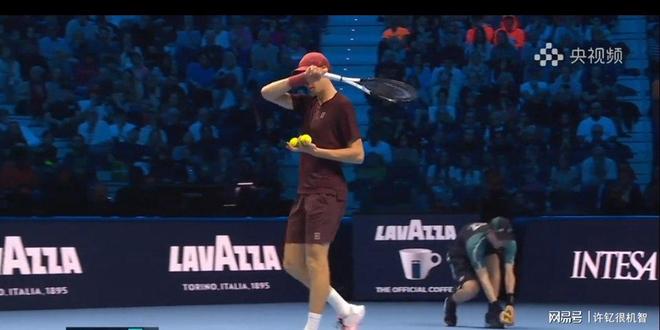 ATP总决赛险胜澳网，兹维列夫统治全场