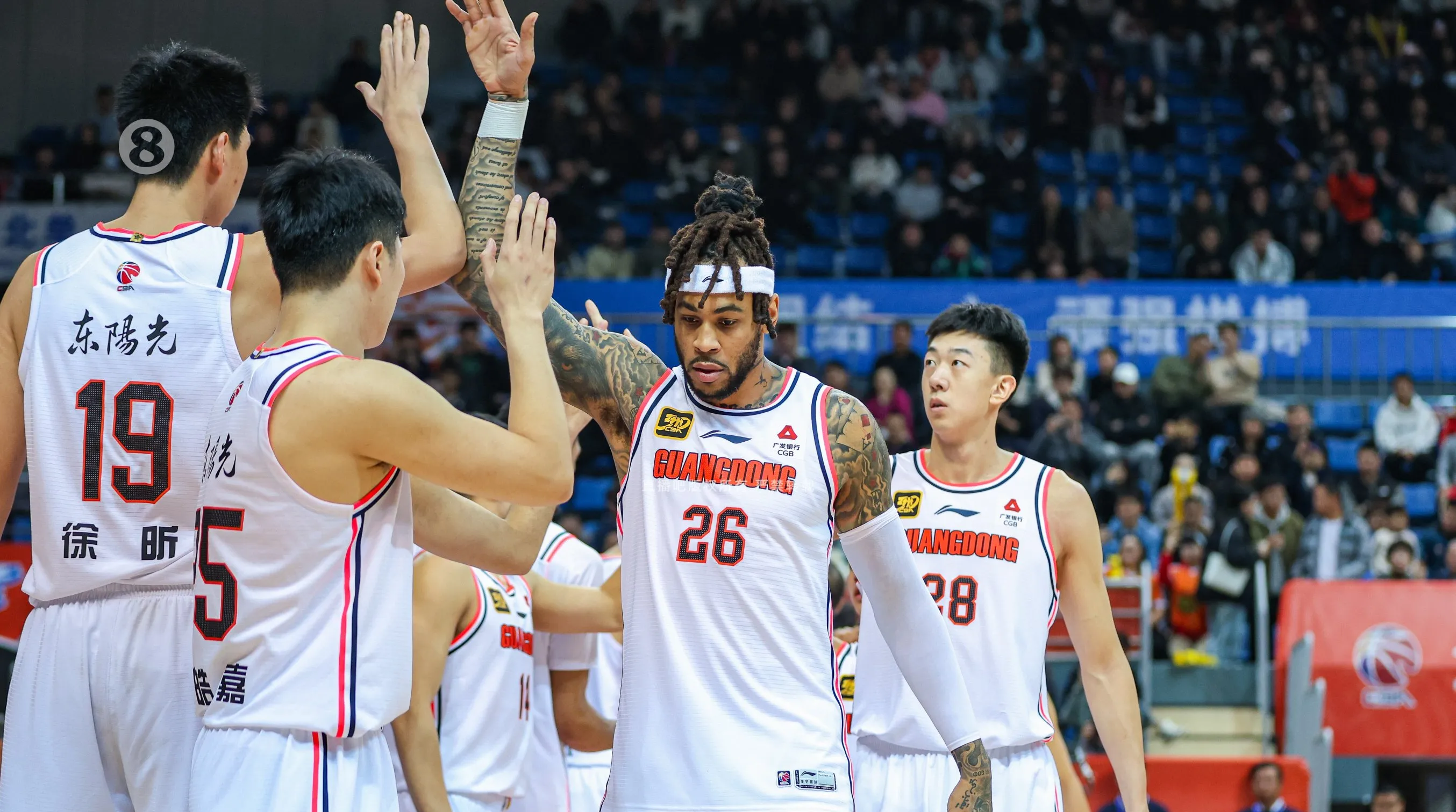 广州队轻取山西队，塔图姆带队取胜