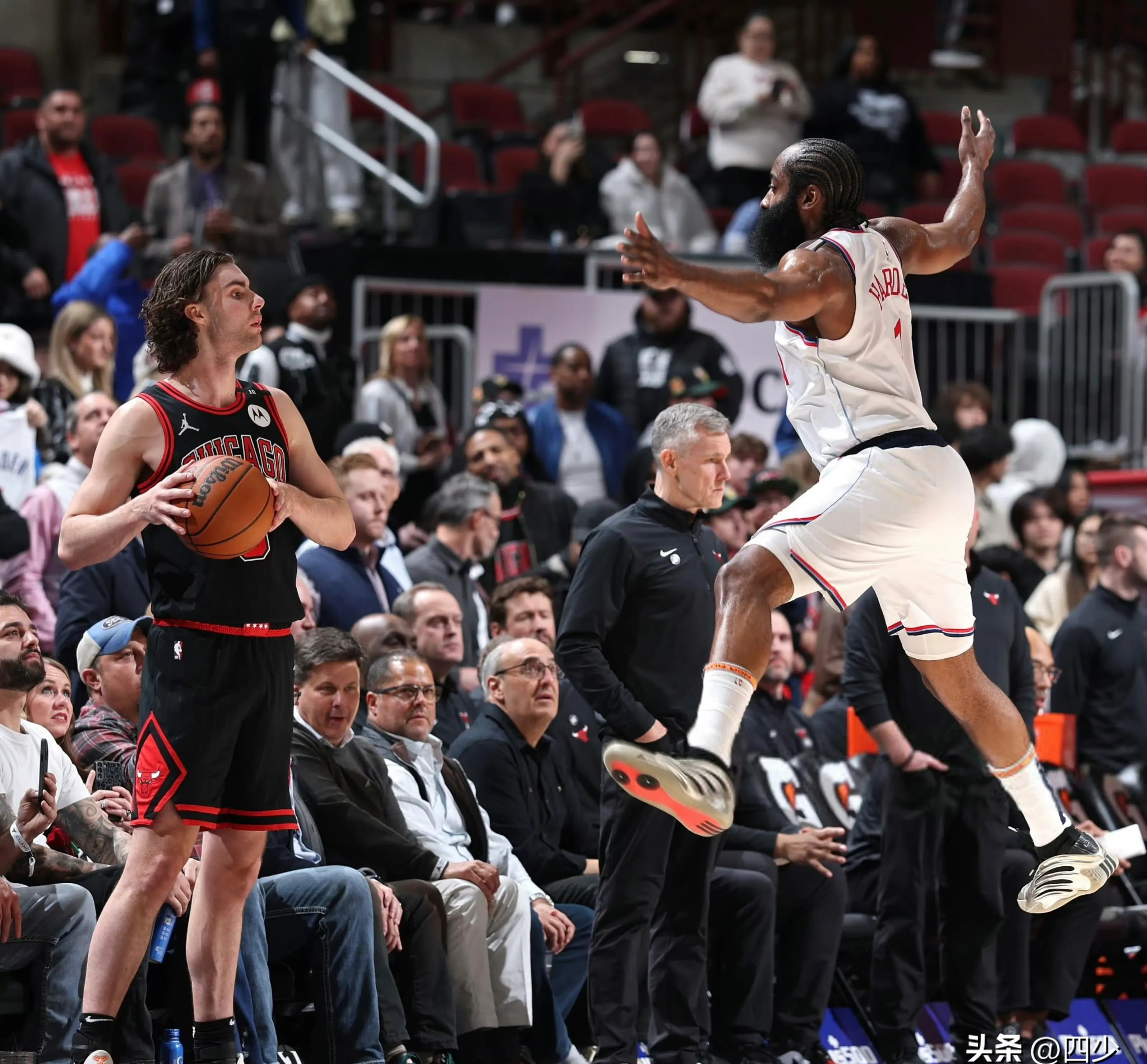 凯尔特人逆转国王，哈登点燃赛场