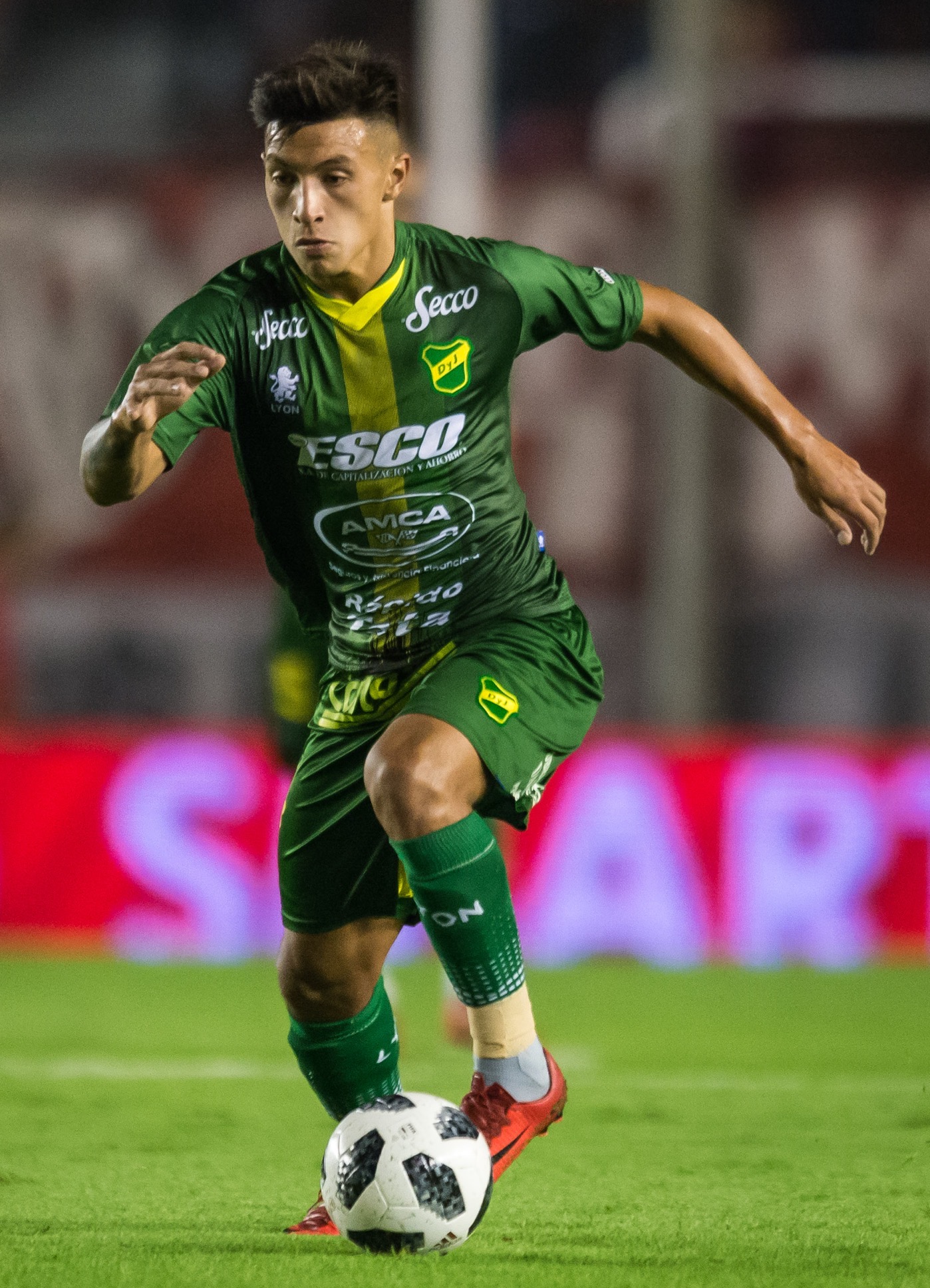 阿根廷逆转里昂，马丁内利高光表现