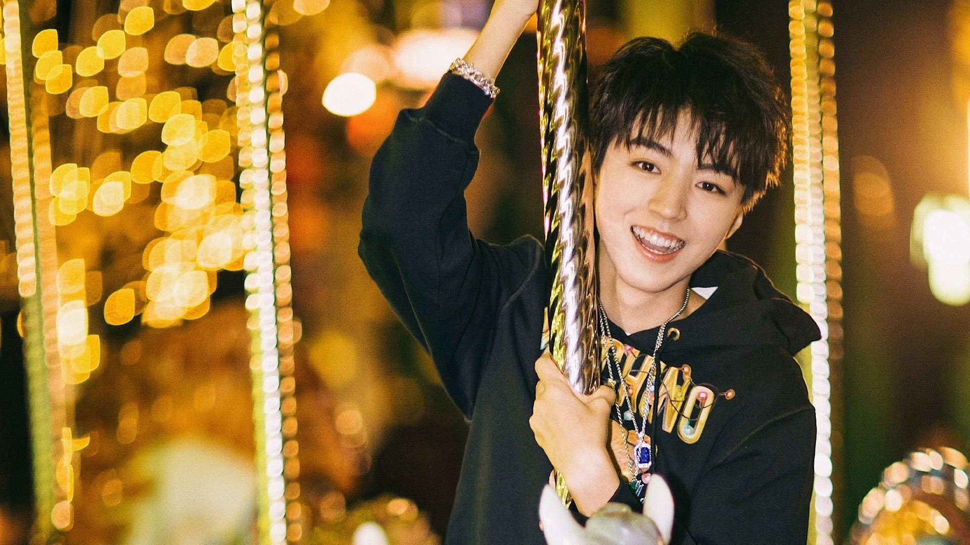 看到您的需求,这个组合确实独特而充满戏剧性。阿尔及利亚封锁切尔西并非字面的国家行为,而是指一位阿尔及利亚球星在球场上对切尔西形成的个人压制。这指向了一场充满故事性的欧战对决