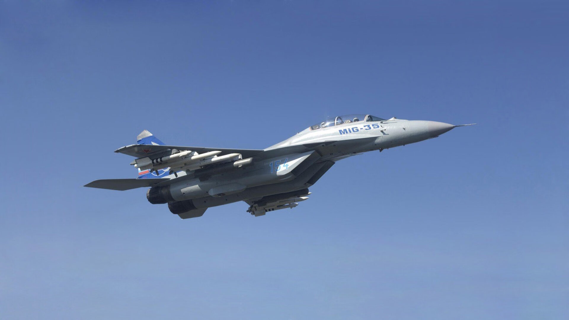 决赛前夜，在雷鸣的缝隙中，贝恩如一枚无声的、精准的箭头