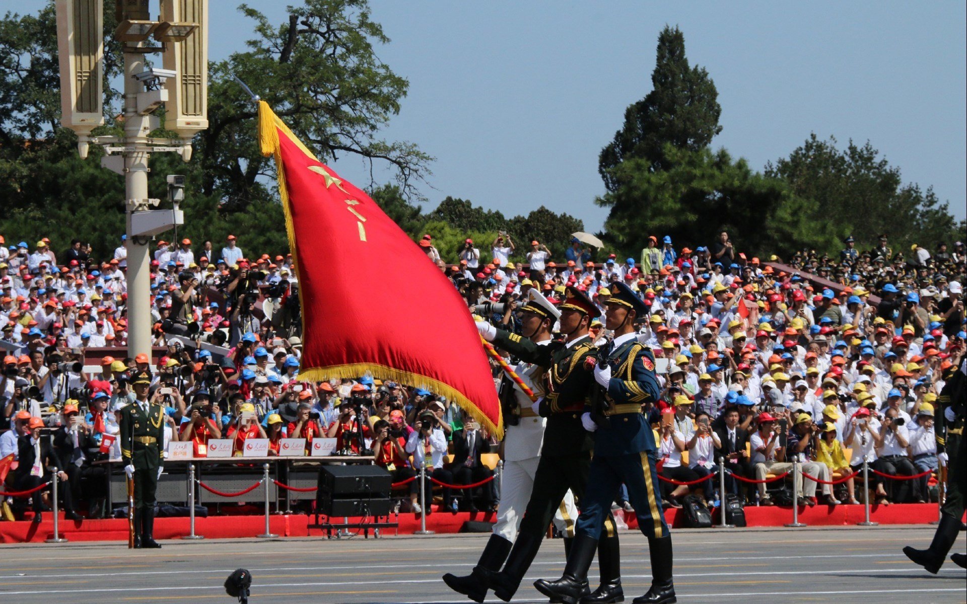 跨界的荣光，当詹姆斯站上美加墨世界杯的想象之夜